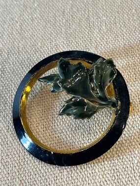 Sandor Co Vintage Green Leaf Circle Brooch - Green and Black with Gold tone back